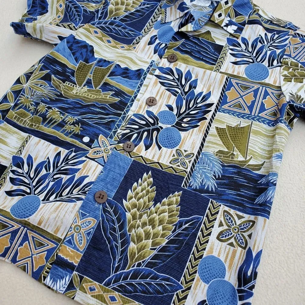 Bundle of 2 short sleeve shirts and 1 pair of shorts Size 6